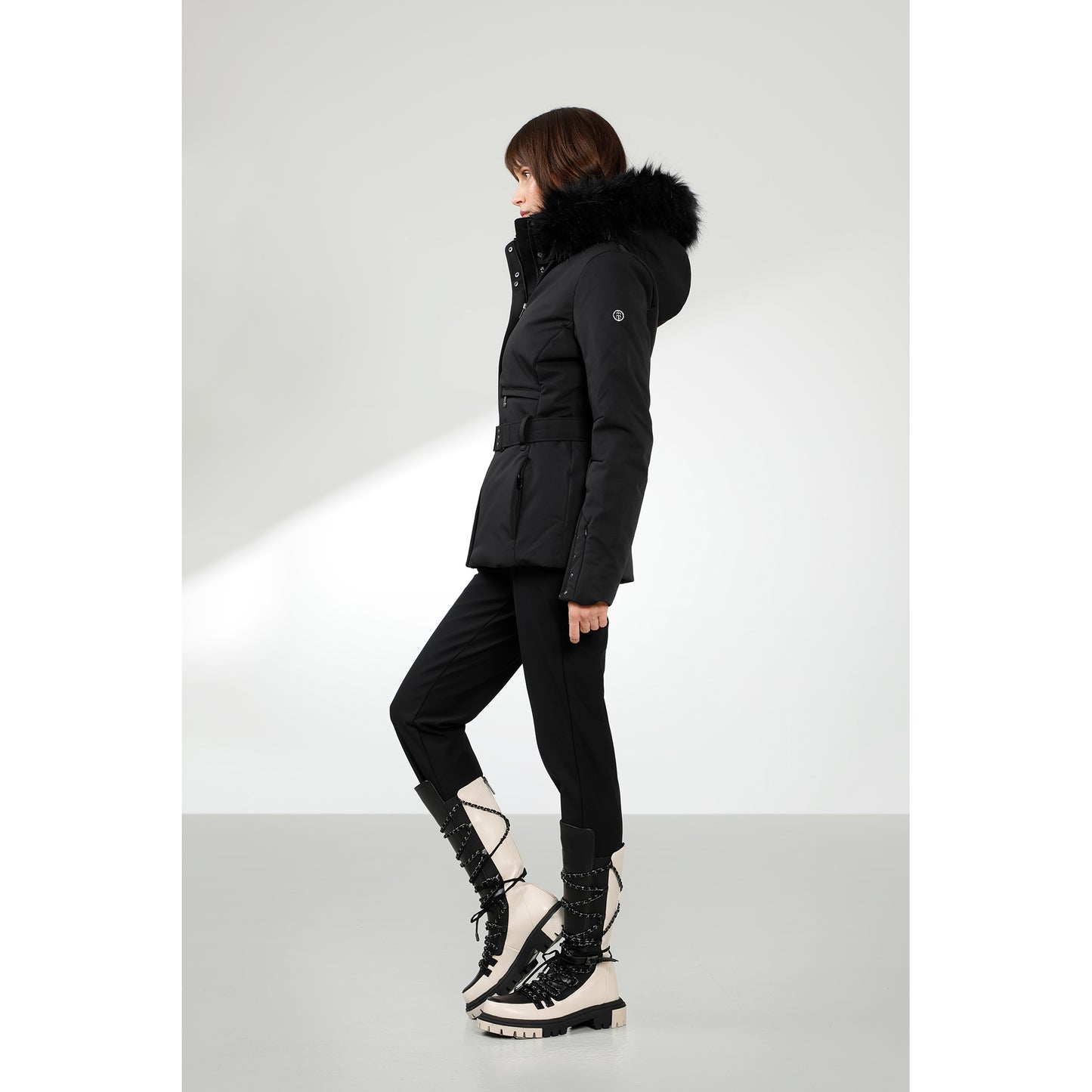 Poivre Blanc 0801 Stretch Ski Jacket with belt in Black.