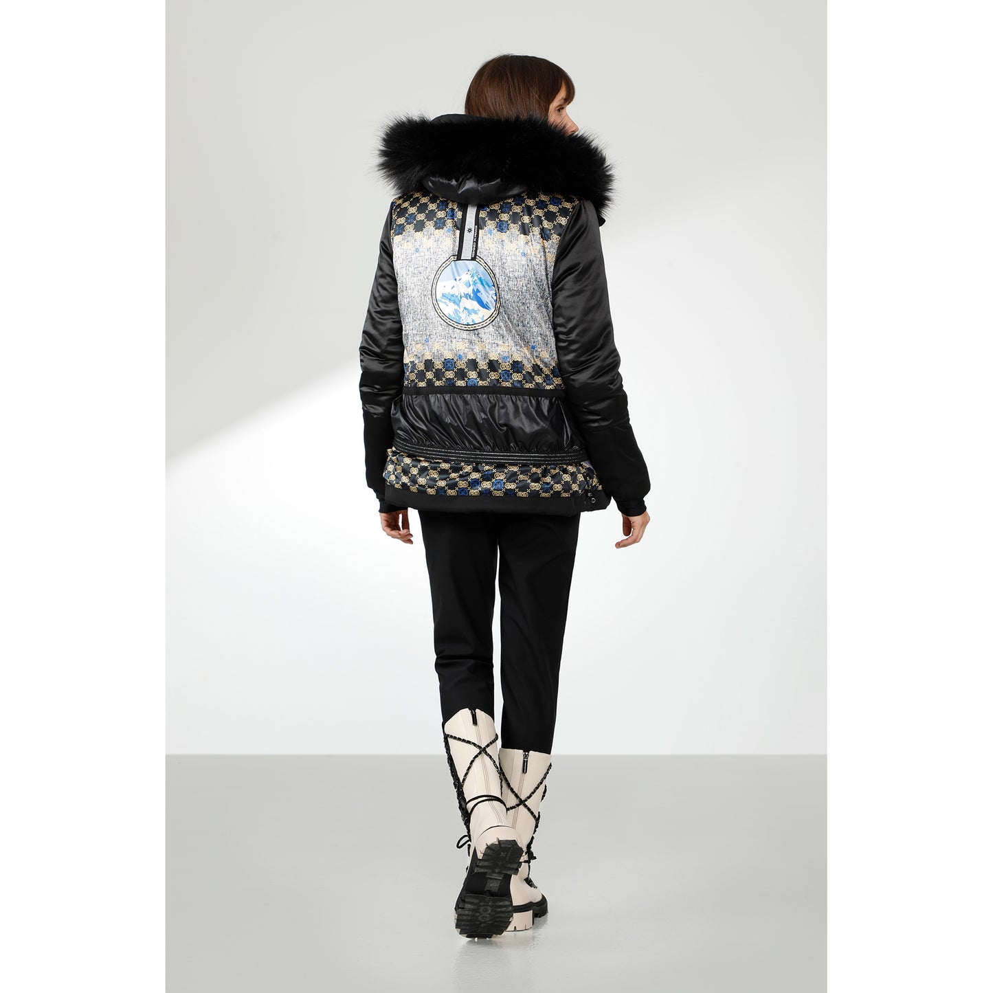 Poivre Blanc 0801 Stretch Ski Jacket with belt in Black.